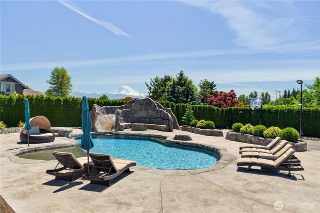 3006 220th Avenue E, Lake Tapps, WA 98391