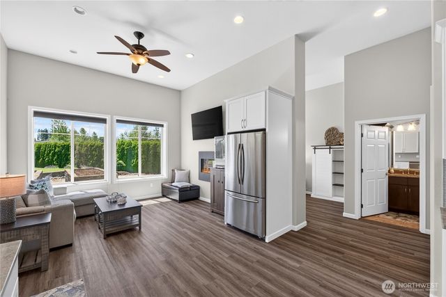 3006 220th Avenue E, Lake Tapps, WA 98391