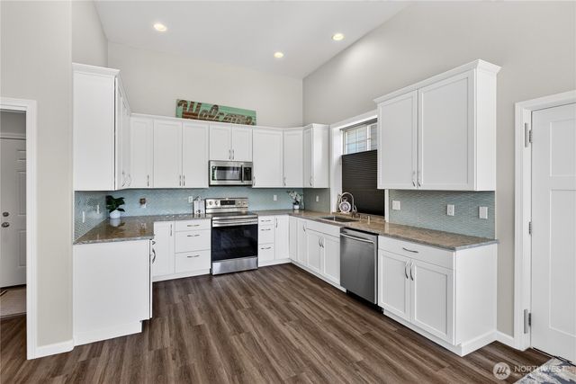 3006 220th Avenue E, Lake Tapps, WA 98391