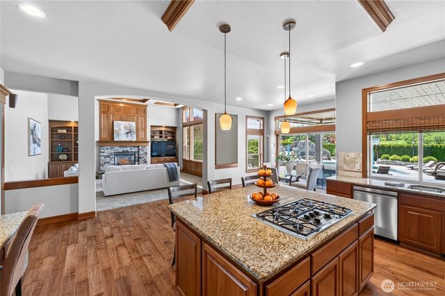 3006 220th Avenue E, Lake Tapps, WA 98391