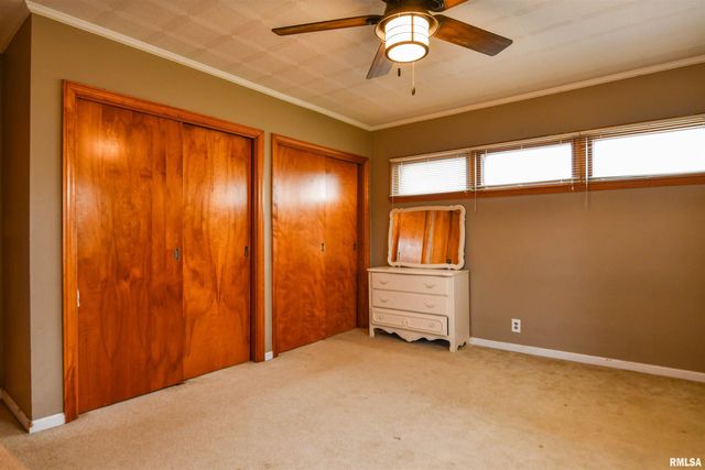 515 W POPLAR Street, Taylorville, IL 62568