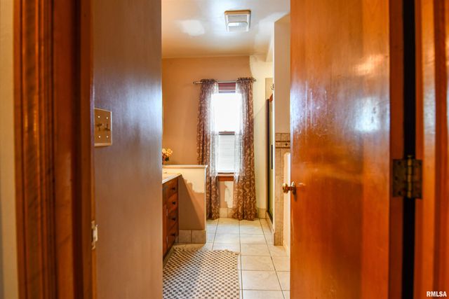 515 W POPLAR Street, Taylorville, IL 62568