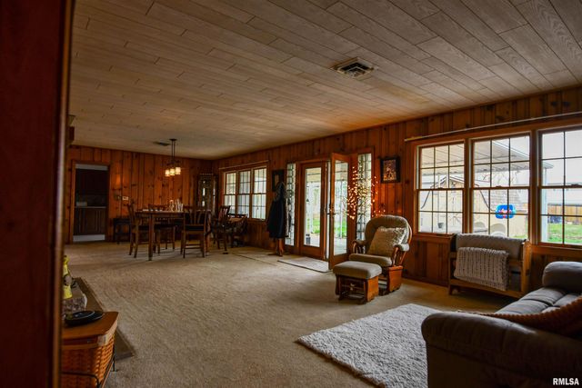 515 W POPLAR Street, Taylorville, IL 62568