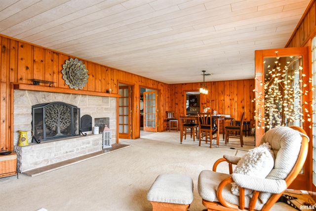 515 W POPLAR Street, Taylorville, IL 62568