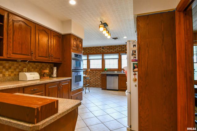 515 W POPLAR Street, Taylorville, IL 62568