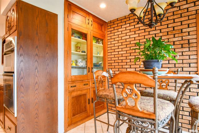 515 W POPLAR Street, Taylorville, IL 62568