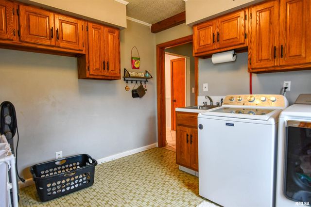 515 W POPLAR Street, Taylorville, IL 62568