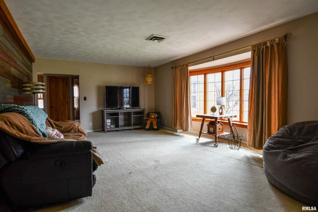 515 W POPLAR Street, Taylorville, IL 62568