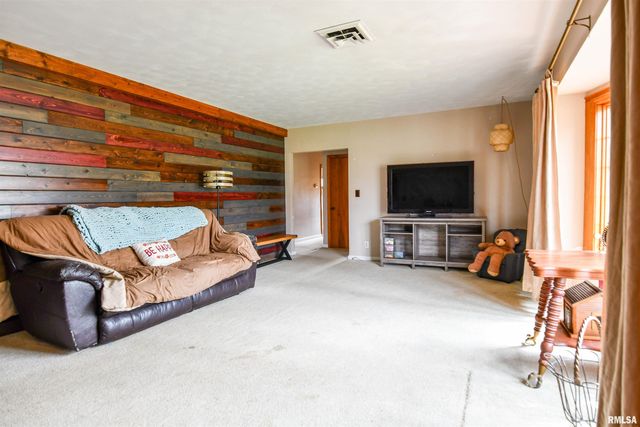 515 W POPLAR Street, Taylorville, IL 62568