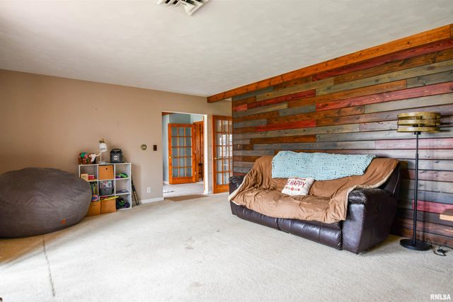 515 W POPLAR Street, Taylorville, IL 62568