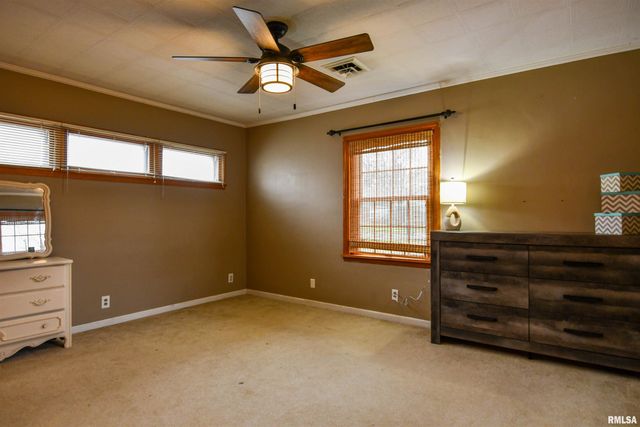 515 W POPLAR Street, Taylorville, IL 62568