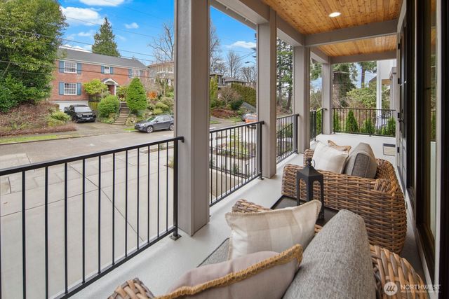 208 35th Avenue E, Seattle, WA 98112