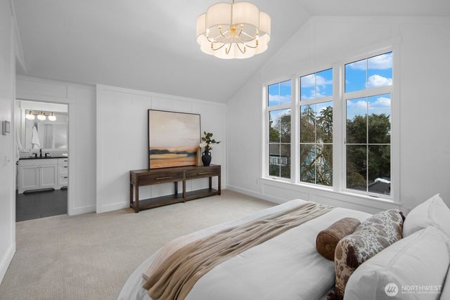 208 35th Avenue E, Seattle, WA 98112