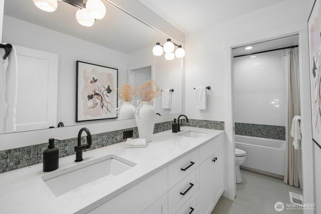 208 35th Avenue E, Seattle, WA 98112