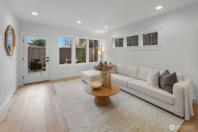 208 35th Avenue E, Seattle, WA 98112