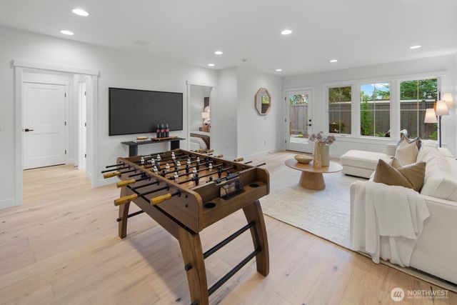 208 35th Avenue E, Seattle, WA 98112