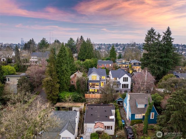 208 35th Avenue E, Seattle, WA 98112