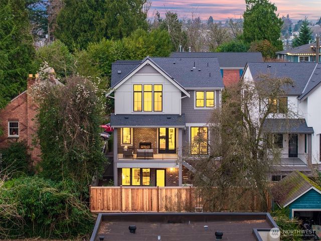 208 35th Avenue E, Seattle, WA 98112