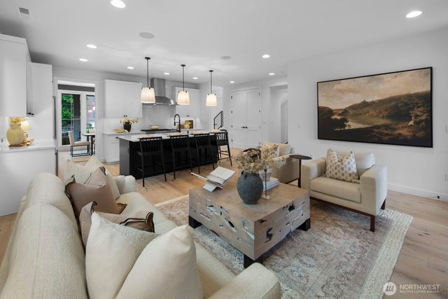 208 35th Avenue E, Seattle, WA 98112