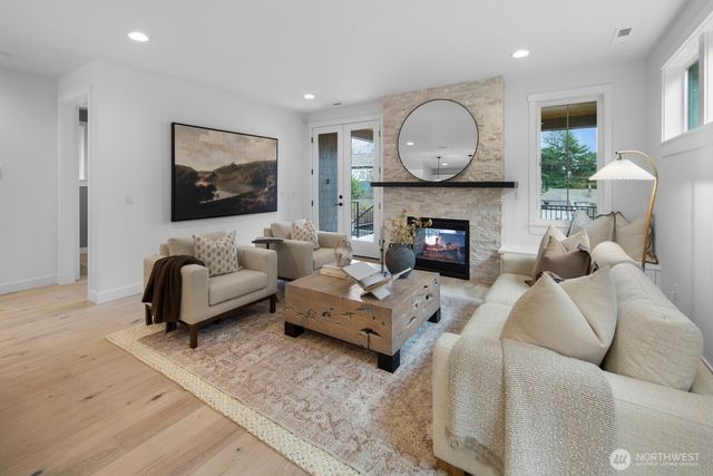 208 35th Avenue E, Seattle, WA 98112