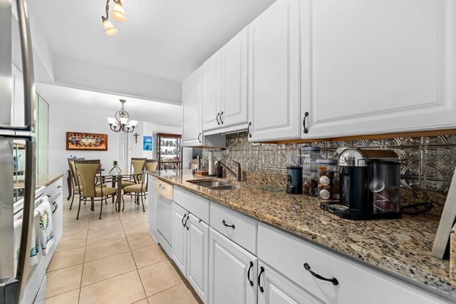 10355 PARADISE BOULEVARD 812, Treasure Island, FL 33706