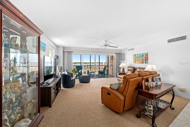 10355 PARADISE BOULEVARD 812, Treasure Island, FL 33706
