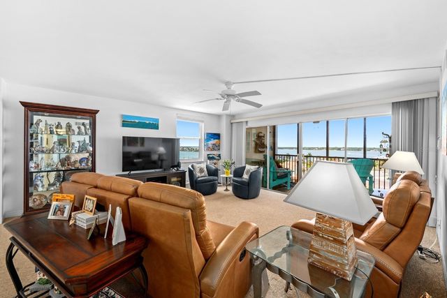 10355 PARADISE BOULEVARD 812, Treasure Island, FL 33706