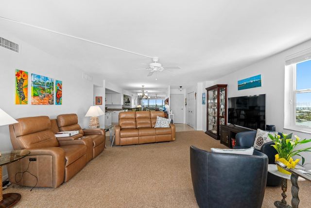 10355 PARADISE BOULEVARD 812, Treasure Island, FL 33706