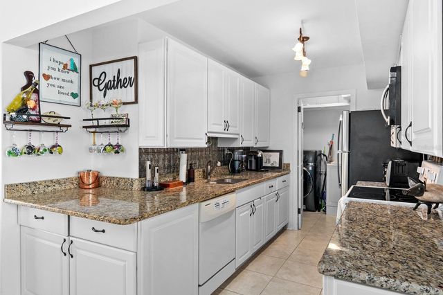 10355 PARADISE BOULEVARD 812, Treasure Island, FL 33706