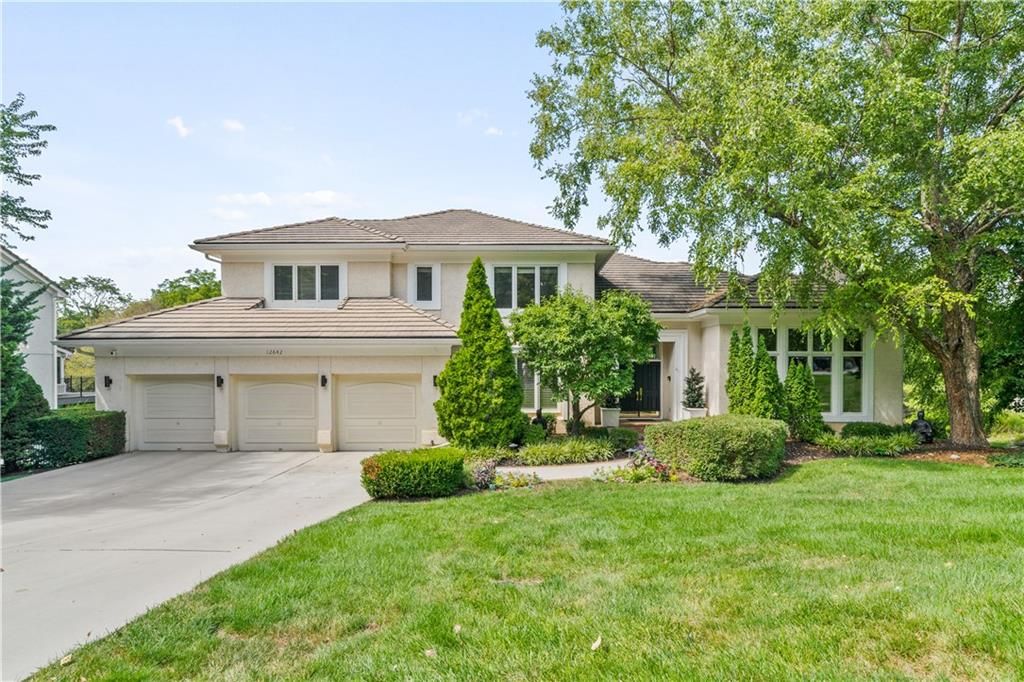 12642 Sherwood Drive, Leawood, KS 66209