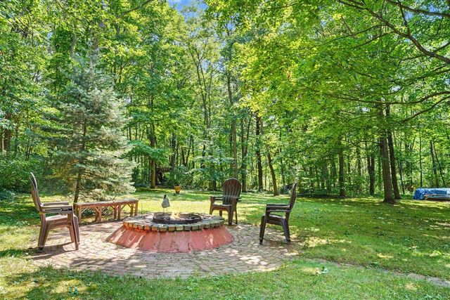 22727 Sunset Drive, Kalamazoo, MI 49009