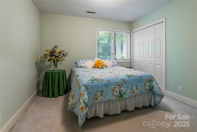 25 Weston Heights Drive, Asheville, NC 28803