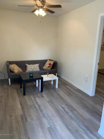 10528 Langmuir Avenue, Sunland, CA 91040