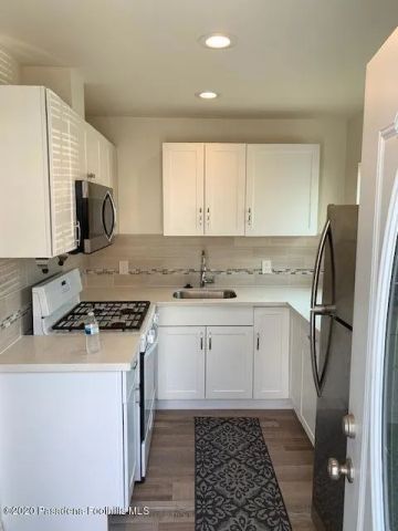 10528 Langmuir Avenue, Sunland, CA 91040