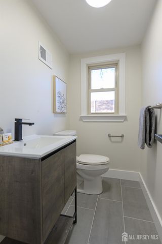 17 Wellington Road, East Brunswick, NJ 08816