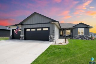 430 Andrew Ave, Harrisburg, SD 57032