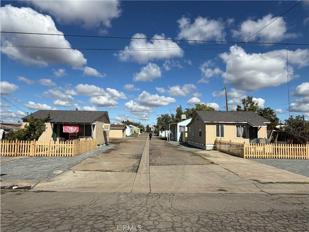 636 E Roosevelt, Visalia, CA 93292