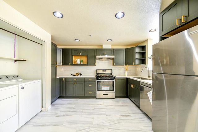 103 Stoneridge Lane 2210, San Francisco, CA 94134