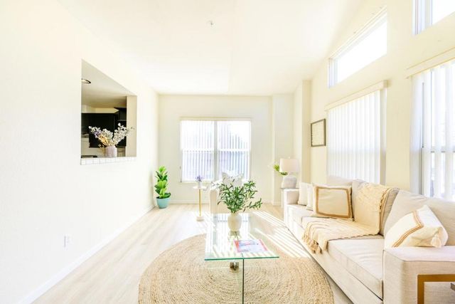 103 Stoneridge Lane 2210, San Francisco, CA 94134