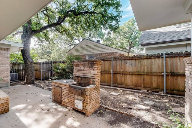 1441 Hawley Lane, Dallas, TX 75217