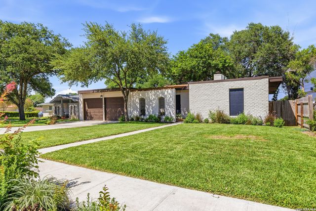 10806 LANDS RUN ST, San Antonio, TX 78230