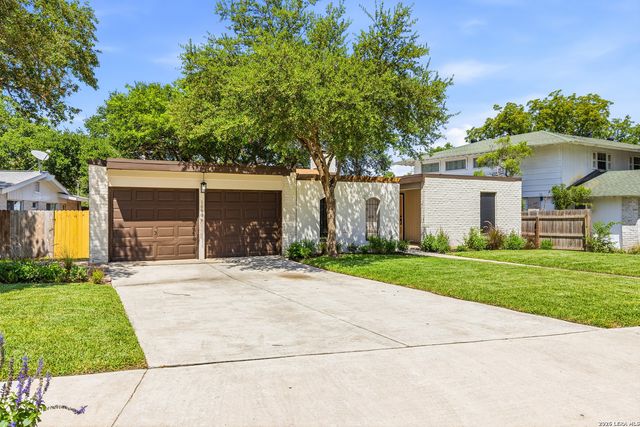 10806 LANDS RUN ST, San Antonio, TX 78230