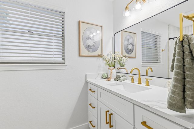 10806 LANDS RUN ST, San Antonio, TX 78230