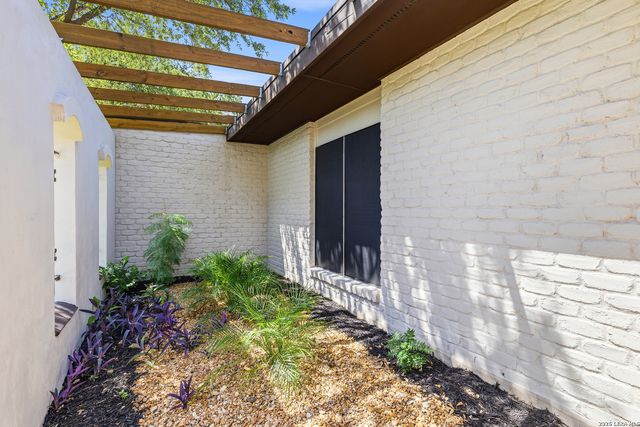 10806 LANDS RUN ST, San Antonio, TX 78230