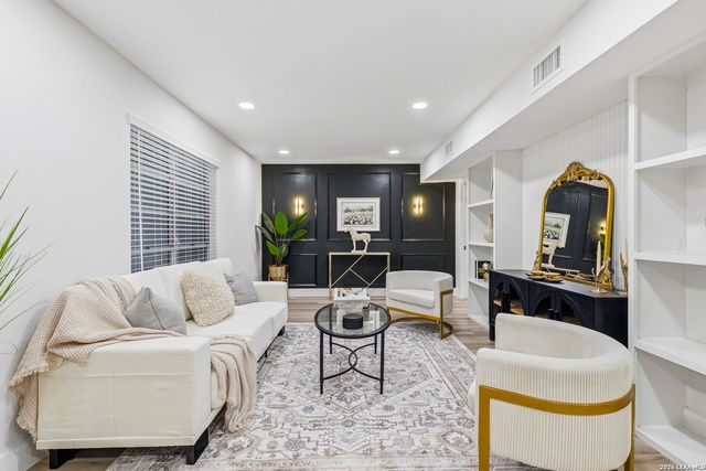 10806 LANDS RUN ST, San Antonio, TX 78230