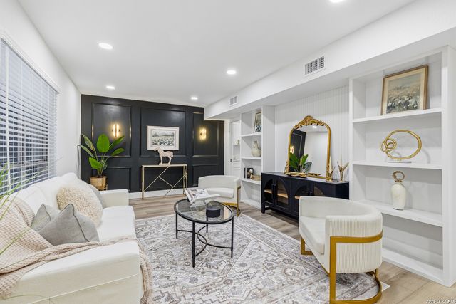 10806 LANDS RUN ST, San Antonio, TX 78230