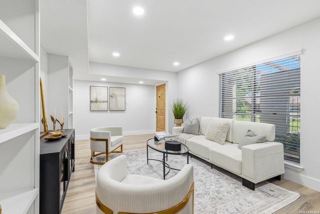 10806 LANDS RUN ST, San Antonio, TX 78230