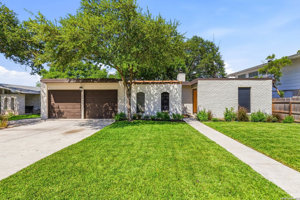 10806 LANDS RUN ST, San Antonio, TX 78230