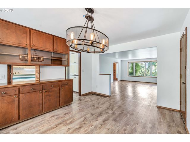 8025 Sw SCHILLER Rd, Portland, OR 97225