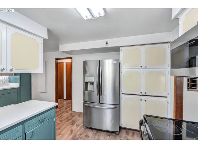 8025 Sw SCHILLER Rd, Portland, OR 97225